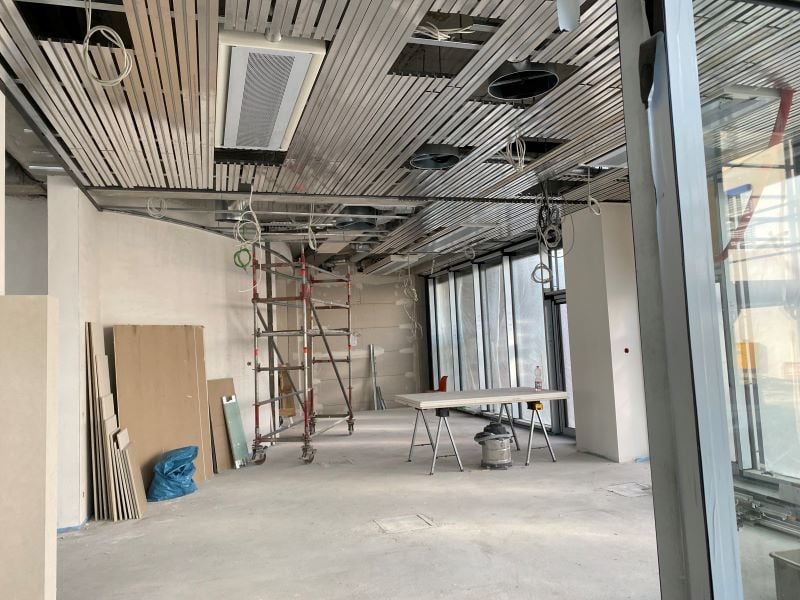 Verwaltungsgeb&auml;ude Augsburg &ndash; Integration in der Heiz-/K&uuml;hldecke